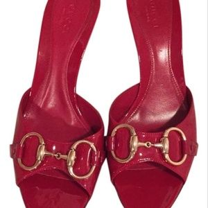 Gucci Patent Leather Red Horse bit Sandal SZ 9